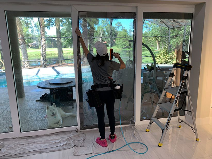 青岛办公与居家玻璃贴膜解决方案：提升舒适、安全与能效的现代化选择